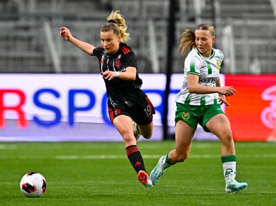 STOCKHOLM, SWEDEN 20260402 Sparta Prague s Laura Retkesova and Hammarby s Fanny Peterson during the UEFA Women s Europa Cup 2nd leg semi-final soccer match between Hammarby IF and AC Sparta Praha at 3Arena, in Stockholm, Sweden, on April 2, 2026. STOCKHOLM SWEDEN x10030x