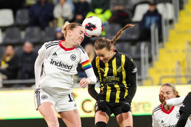 Sport Bilder des Tages GÖTEBORG, SVERIGE 20260402 Eintracht Frankfurts Laura Freigang (tv) och Häckens Aivi Luik under torsdagens semifinal i Europa Cup mellan BK Häcken och Eintracht Frankfurt pa Nordic Wellness arena (Hisingen Arena). GÖTEBORG SVERIGE x9200x