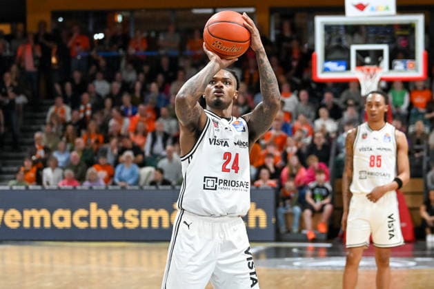 Cobe Williams (BMA365 Baskets Bamberg, 24) beim Freiwurf RASTA Vechta vs. BMA365 Baskets Bamberg, easyCredit Basketball Bundesliga, 27. Spieltag, Saison 2025 2026, 02.04.2026, RASTA Vechta vs. BMA365 Baskets Bamberg, easyCredit Basketball Bundesliga, 27. Spieltag, Saison 2025 2026, 02.04.2026 Vechta Copyright: xEibner-Pressefoto RobertxGertzenx EP_RGN