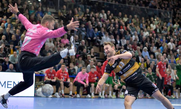 2.4.2026, Dresdens Anton Preußner wirft, Eulens Torwart Ziga Urbic, Handball, 2. Bundesliga, HC Elbflorenz Dresden -Eulen Ludwigshafen, (c) Dresden