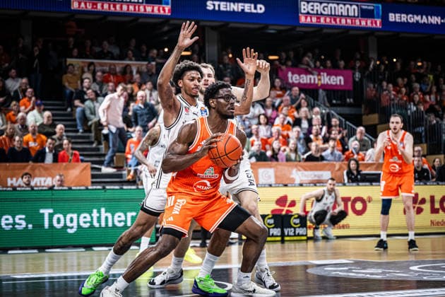 1. Basketball Bundesliga, easyCredit BBL, Saison 2025 2026, Herren, Hauptrunde, 27. Spieltag, 02.04.2026, RASTA Vechta - BMA365 Bamberg Baskets TJ Bamba ( 5 - RASTA Vechta) in Aktion Vechta RASTA Dome Niedersachsen Deutschland