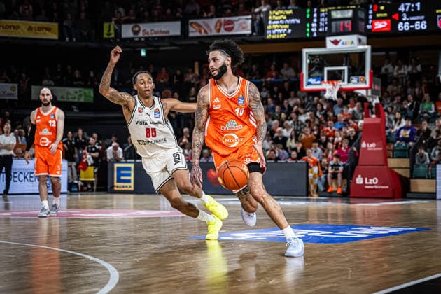 1. Basketball Bundesliga, easyCredit BBL, Saison 2025 2026, Herren, Hauptrunde, 27. Spieltag, 02.04.2026, RASTA Vechta - BMA365 Bamberg Baskets Tevin Brown ( 10 - RASTA Vechta) in Aktion Vechta RASTA Dome Niedersachsen Deutschland