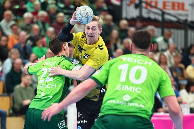 Torben Matzken (TVB Stuttgart, 22) im Zweikampf mit Jona Schoch (HSG Wetzlar, 22) GER, HSG Wetzlar vs TVB Stuttgart, Handball, 1. Bundesliga, 27. Spieltag, Spielzeit 2025 2026, 02.04.2026 GER, HSG Wetzlar vs TVB Stuttgart, Handball, 1. Bundesliga, 27. Spieltag, Spielzeit 2025 2026, 02.04.2026 Wetzlar Copyright: xEibner-Pressefoto RenexWeissx EP_RWS