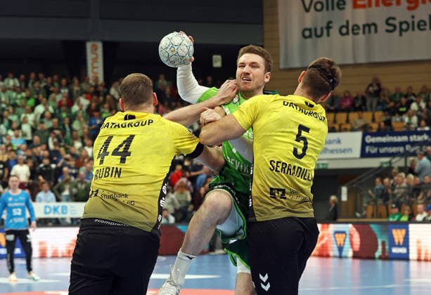 02.04.2026, xovx, Handball Daikin Handball Bundesliga, HSG Wetzlar - TVB Stuttgart v.l. Lenny Rubin (TVB Stuttgart), Dominik Mappes (HSG Wetzlar), Antonio Serradilla (TVB Stuttgart) Wetzlar Buderus-Arena Hessen Deutschland (DE)