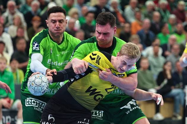 Torben Matzken (TVB Stuttgart, 22) im Zweikampf mit Ahmed Nafea (HSG Wetzlar, 79, links) und Josip Simic (HSG Wetzlar, 10) GER, HSG Wetzlar vs TVB Stuttgart, Handball, 1. Bundesliga, 27. Spieltag, Spielzeit 2025 2026, 02.04.2026 GER, HSG Wetzlar vs TVB Stuttgart, Handball, 1. Bundesliga, 27. Spieltag, Spielzeit 2025 2026, 02.04.2026 Wetzlar Copyright: xEibner-Pressefoto RenexWeissx EP_RWS