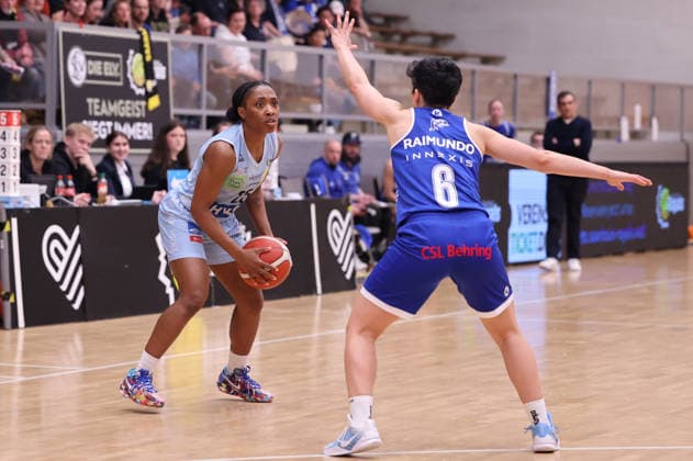 02.04.2026, Basketball, Frauen, Saison 2025 2026, Toyota Damen Basketball Bundesliga, Playoffs, Saarlouis Royals - Basketball-Club Marburg e.V., Martha Burse (Saarlouis Royals), Ana Raimundo (Basketball-Club Marburg e.V.) Saarlouis Stadtgartenhalle Saarland Deutschland (DEU) Copyright: xSebastianxBachx