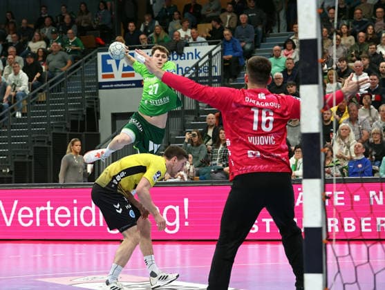 02.04.2026, xovx, Handball Daikin Handball Bundesliga, HSG Wetzlar - TVB Stuttgart v.l. Ivan Snajder (TVB Stuttgart), Phil Spandau (HSG Wetzlar), Miljan Vujovic (TVB Stuttgart) Wetzlar Buderus-Arena Hessen Deutschland (DE)