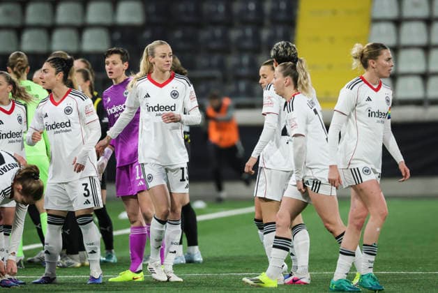 GOTHENBURG, SWEDEN 20260402 Eintracht Frankfurt s Amanda Ilestedt is substituted during Thursday s semi-final of the European Cup between BK Häcken and Eintracht Frankfurt at the Nordic Wellness arena (Hisingen Arena). GÖTEBORG SWEDEN x9200x