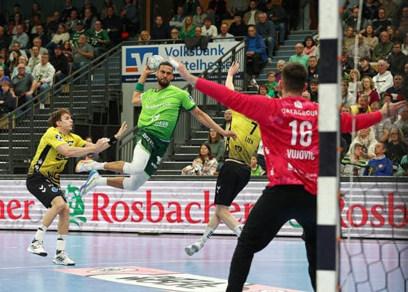 02.04.2026, xovx, Handball Daikin Handball Bundesliga, HSG Wetzlar - TVB Stuttgart v.l. Max Häfner (TVB Stuttgart), Philipp Ahouansou (HSG Wetzlar), Kasper Lien (TVB Stuttgart), Miljan Vujovic (TVB Stuttgart) Wetzlar Buderus-Arena Hessen Deutschland (DE)