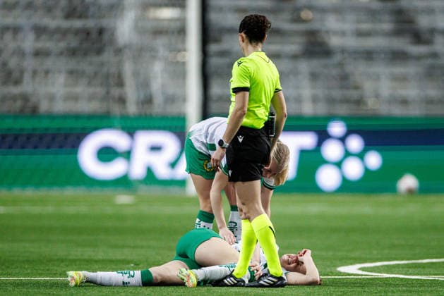 260402 Vilde Hasund of Hammarby in pain during the UEFA Women s Europa Cup semifinal between Hammarby and Sparta Prague on April 2, 2026 in Stockholm. Photo: Kenta Jönsson BILDBYRAN COP 210 KJ0331 fotboll football soccer fotball europa cup hammarby sparta prague uefa womens europa cup semifinal dam bbeng Copyright: KENTAxJÖNSSON BB260402KJ024