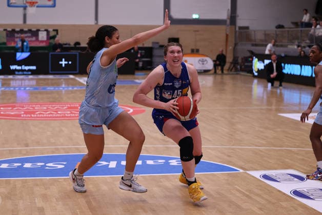 02.04.2026, Basketball, Frauen, Saison 2025 2026, Toyota Damen Basketball Bundesliga, Playoffs, Saarlouis Royals - Basketball-Club Marburg e.V., Brynn Shoup-Hill (Saarlouis Royals), Allyson Fertig (Basketball-Club Marburg e.V.) Saarlouis Stadtgartenhalle Saarland Deutschland (DEU) Copyright: xSebastianxBachx
