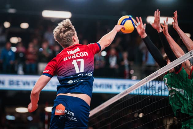 CEV Cup: SVG Lüneburg - Greenyard Maaseik, 02.04.2026 Axel Enlund (SVG Lüneburg, 17) verwandelt den entscheidenden Punkt zum Einzug ins Finale; CEV Volleyball Cup, Halbfinale, Rückspiel: SVG Lüneburg vs. Greenyard Maaseik am 02.04.2026 in der LKH-Arena, Lüneburg Copyright: xBEAUTIFULxSPORTS Tonhäuserx