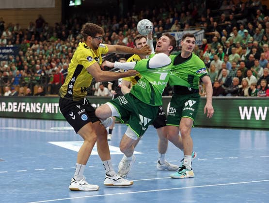 02.04.2026, xovx, Handball Daikin Handball Bundesliga, HSG Wetzlar - TVB Stuttgart v.l. Antonio Serradilla (TVB Stuttgart), Samuel Röthlisberger (TVB Stuttgart), Dominik Mappes (HSG Wetzlar), Josip Simic (HSG Wetzlar) Wetzlar Buderus-Arena Hessen Deutschland (DE)