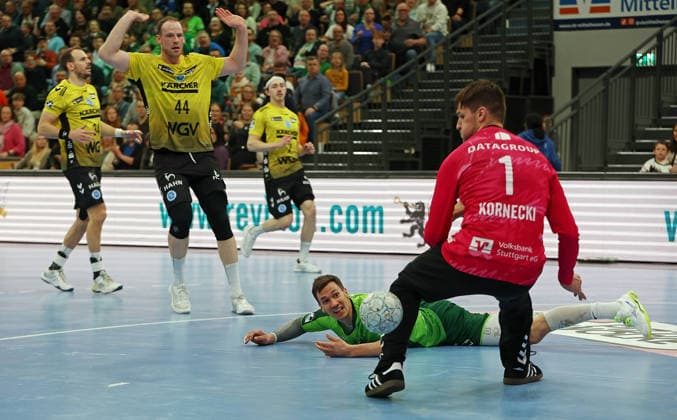 02.04.2026, xovx, Handball Daikin Handball Bundesliga, HSG Wetzlar - TVB Stuttgart v.l. Kai Häfner (TVB Stuttgart), Lenny Rubin (TVB Stuttgart), Kasper Lien (TVB Stuttgart), Jona Schoch (HSG Wetzlar), Mateusz Kornecki (TVB Stuttgart) Wetzlar Buderus-Arena Hessen Deutschland (DE)