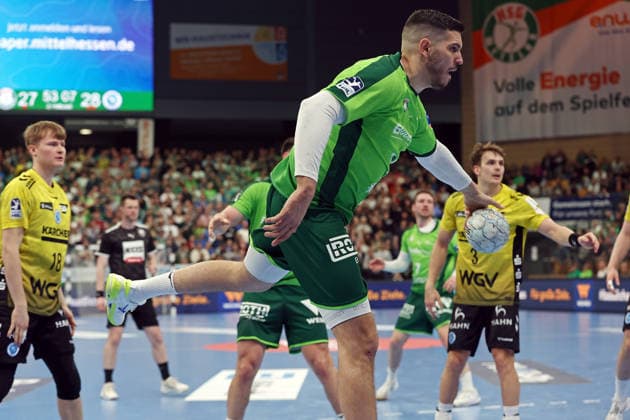02.04.2026, xovx, Handball Daikin Handball Bundesliga, HSG Wetzlar - TVB Stuttgart v.l. Linus Schmid (TVB Stuttgart), Stefan Cavor (HSG Wetzlar), Max Häfner (TVB Stuttgart) Wetzlar Buderus-Arena Hessen Deutschland (DE)