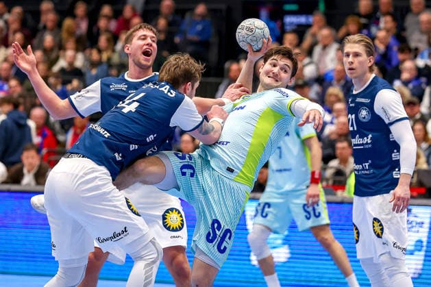 02.04.2026, Handball, HBL, Bergischer HC - VfL Gummersbach, Mitsubishi Electric HALLE Düsseldorf: Ludvig Hallbäck (VfL Gummersbach 20) wirft den Ball auf das Tor Nordrhein-Westfalen Deutschland