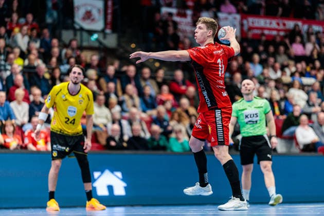 Alexander Schulze (TuS N-Luebbecke, 14) im Siebenmeter GER, TuS N-Luebbecke vs. HSC 2000 Coburg, Handball, 2. Bundesliga, 26. Spieltag, Spielzeit 2025 2026, 02.04.2026 GER, TuS N-Luebbecke vs. HSC 2000 Coburg, Handball, 2. Bundesliga, 26. Spieltag, Spielzeit 2025 2026, 02.04.2026 Luebbecke Copyright: xEibner-Pressefoto JanxRollingerx EP_JSK