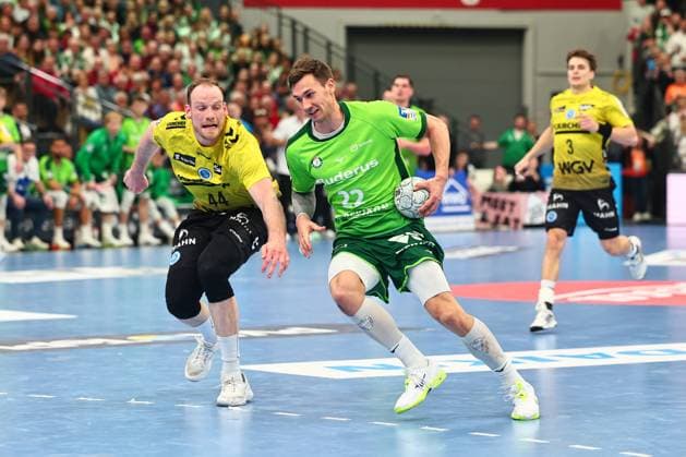 Jona Schoch (HSG Wetzlar, 22) im Zweikampf mit Lenny Rubin (TVB Stuttgart, 44) GER, HSG Wetzlar vs TVB Stuttgart, Handball, 1. Bundesliga, 27. Spieltag, Spielzeit 2025 2026, 02.04.2026 GER, HSG Wetzlar vs TVB Stuttgart, Handball, 1. Bundesliga, 27. Spieltag, Spielzeit 2025 2026, 02.04.2026 Wetzlar Copyright: xEibner-Pressefoto RenexWeissx EP_RWS