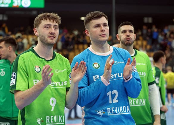 02.04.2026, xovx, Handball Daikin Handball Bundesliga, HSG Wetzlar - TVB Stuttgart v.l. Niklas Theiß (HSG Wetzlar), Anadin Suljakovic (HSG Wetzlar) und Stefan Cavor (HSG Wetzlar) nach dem 31:31 Unentschieden gegen den TVB Stuttgart Wetzlar Buderus-Arena Hessen Deutschland (DE)