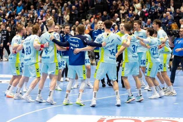 Bergischer HC gegen VfL Gummersbach, 02.04.2026 DUESSELDORF, GERMANY - APRIL 2: Der VfL Gummersbach gewinnt und jubelt während dem HBL Bundesliga Spiel zwischen Bergischer HC gegen VfL Gummersbach at Mitsubishi Electric HALLE am 27.Spieltag. April 2, 2026 in Duesseldorf, Germany. Copyright: xBEAUTIFULxSPORTS KennyxBeelex