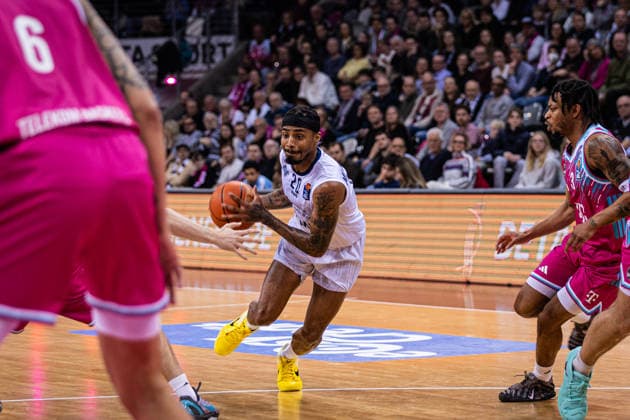 easyCredit Basketball Bundesliga: Telekom Baskets Bonn - MLP Academics Heidelberg; 02.04.2026 ;Michael Weathers (MLP ACADEMICS HEIDELBERG 20) zieht zum Korb - easyCredit Basketball Bundesliga: Telekom Baskets Bonn - MLP Academics Heidelberg; 02.04.2026, Telekom Dome Bonn Copyright: xBEAUTIFULxSPORTS Derixx