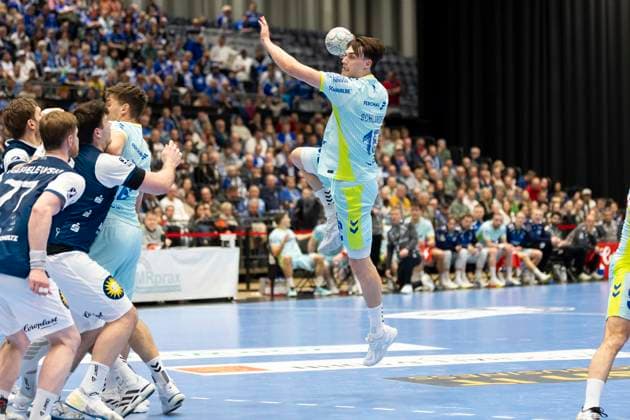Bergischer HC gegen VfL Gummersbach, 02.04.2026 DUESSELDORF, GERMANY - APRIL 2: Miro Schluroff (15, VfL Gummersbach) während dem HBL Bundesliga Spiel zwischen Bergischer HC gegen VfL Gummersbach at Mitsubishi Electric HALLE am 27.Spieltag. April 2, 2026 in Duesseldorf, Germany. Copyright: xBEAUTIFULxSPORTS KennyxBeelex