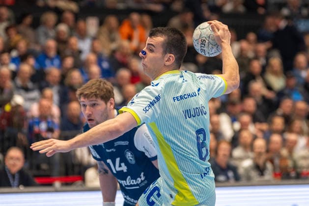 Milos Vujovic (VfL Gummersbach, 06) beim Siebenmeter. Bergischer HC vs. VfL Gummersbach, Handball, DAIKIN HBL, 27. Spieltag, Saison 2025 2026, 02.04.2026 Bergischer HC vs. VfL Gummersbach, Handball, DAIKIN HBL, 27. Spieltag, Saison 2025 2026, 02.04.2026 Duesseldorf Copyright: xEibner-Pressefoto ThomasxHaeslerx EP_THR