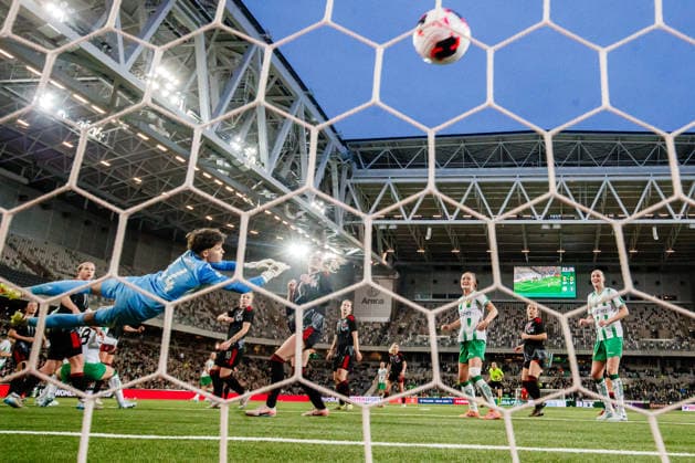 260402 Fanny Peterson of Hammarby gör 1-0 bakom goalkeeper Nikola Harantova of Sparta Prague during the UEFA Women s Europa Cup semifinal between Hammarby and Sparta Prague on April 2, 2026 in Stockholm. Photo: Kenta Jönsson BILDBYRAN COP 210 KJ0331 fotboll football soccer fotball europa cup hammarby sparta prague uefa womens europa cup semifinal dam bbeng Copyright: KENTAxJÖNSSON BB260402KJ038