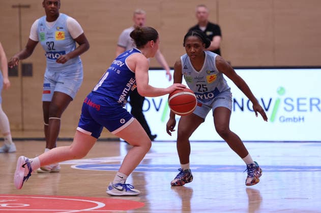 02.04.2026, Basketball, Frauen, Saison 2025 2026, Toyota Damen Basketball Bundesliga, Playoffs, Saarlouis Royals - Basketball-Club Marburg e.V., Martha Burse (Saarlouis Royals), Marianna Byvatov (Basketball-Club Marburg e.V.) Saarlouis Stadtgartenhalle Saarland Deutschland (DEU) Copyright: xSebastianxBachx