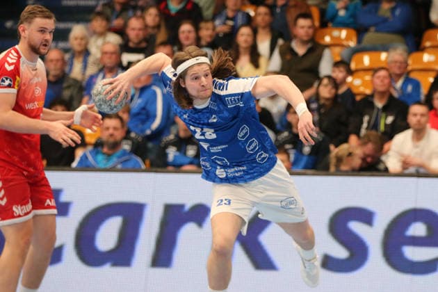 02.04.2026 Handball Herren 2025 2026 2. Handball-Bundesliga 26. Spieltag Dessau-Roßlauer HV 06 - TUSEM Essen Anhalt Arena Dessau Mika Schüler (Dessau, 23, blau) beim Torwurf. Dessau-Roßlau Sachsen-Anhalt Deutschland