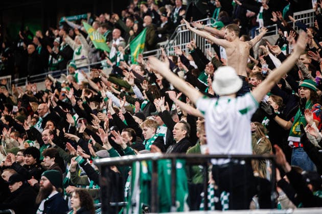 260402 Supporters of Hammarby during the UEFA Women s Europa Cup semifinal between Hammarby and Sparta Prague on April 2, 2026 in Stockholm. Photo: Kenta Jönsson BILDBYRAN COP 210 KJ0331 fotboll football soccer fotball europa cup hammarby sparta prague uefa womens europa cup semifinal dam bbeng publik Copyright: KENTAxJÖNSSON BB260402KJ059