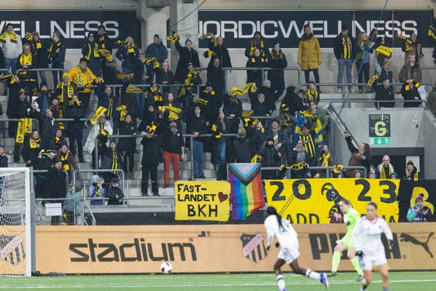 260402 Supporters of Häcken in the stands during the UEFA Women s Europa Cup semifinal between Häcken and Eintracht Frankfurt on April 2, 2026 in Gothenburg. Photo: Michael Erichsen BILDBYRAN COP 89 MI0962 bbeng dam eintracht frankfurt europa cup football fotball fotboll häcken semifinal soccer uefa womens europa cup publik Copyright: MICHAELxERICHSEN BB260402MI086