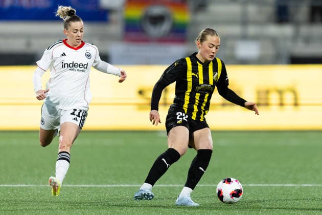 260402 Nina Luhrben of Eintracht Frankfurt and Paulina Nyström of Häcken during the UEFA Women s Europa Cup semifinal between Häcken and Eintracht Frankfurt on April 2, 2026 in Gothenburg. Photo: Michael Erichsen BILDBYRAN COP 89 MI0962 bbeng dam eintracht frankfurt europa cup football fotball fotboll häcken semifinal soccer uefa womens europa cup Copyright: MICHAELxERICHSEN BB260402MI101