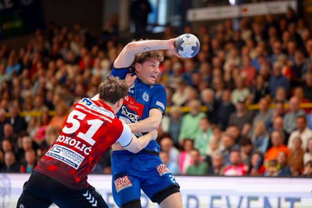Magnus Holpert (Nr. 22, VfL Luebeck-Schwartau) gegen Luka Sokolic (Nr. 51, HSG Nordhorn-Lingen). VfL Luebeck-Schwartau vs. HSG Nordhorn-Lingen, Handball, 2. Bundesliga, 02.04.26 Luebeck Schleswig-Holstein Germany Copyright: xAgentur54GradÂ°x xFelixxKoenigx