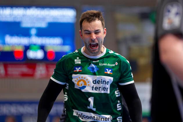 Kristian van der Merwe (Nr. 1, HSG Nordhorn-Lingen) ist niedergeschlagen deprimiert enttaeuscht. VfL Luebeck-Schwartau vs. HSG Nordhorn-Lingen, Handball, 2. Bundesliga, 02.04.26 Luebeck Schleswig-Holstein Germany Copyright: xAgentur54GradÂ°x xFelixxKoenigx