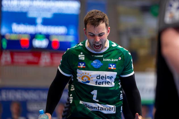 Kristian van der Merwe (Nr. 1, HSG Nordhorn-Lingen) ist niedergeschlagen deprimiert enttaeuscht. VfL Luebeck-Schwartau vs. HSG Nordhorn-Lingen, Handball, 2. Bundesliga, 02.04.26 Luebeck Schleswig-Holstein Germany Copyright: xAgentur54GradÂ°x xFelixxKoenigx