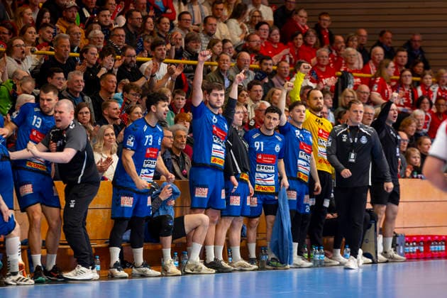 Lübecks Spieler um David Roehrig (Offizieller B, VfL Luebeck-Schwartau) freuen sich jubeln. VfL Luebeck-Schwartau vs. HSG Nordhorn-Lingen, Handball, 2. Bundesliga, 02.04.26 Luebeck Schleswig-Holstein Germany Copyright: xAgentur54GradÂ°x xFelixxKoenigx