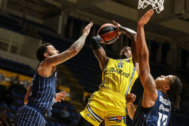 Maccabi Rapyd Tel Aviv v Anadolu Efes - Euroleague BELGRADE, SERBIA - APRIL 02: Players compete during the EuroLeague Regular Season Round 35 match between Maccabi Rapyd Tel Aviv and Anadolu Efes Istanbul at Aleksandar Nikolic Hall on April 02, 2026 in Belgrade, Serbia. Filip Stevanovic Anadolu Belgrade Serbia. Editorial use only. Please get in touch for any other usage.  Copyright: x2026xAnadoluxFilipxStevanovicx