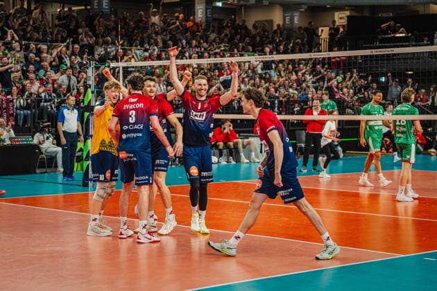 Volleyball Herren CEV Cup 2026 Halbfinale SVG Lüneburg vs. VC Greenyard MAASEIK 02.04.2026 Die Mannschaft der SVG Lüneburg jubelt