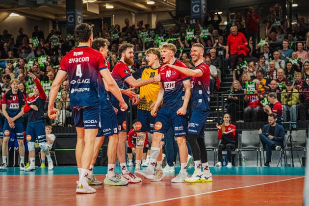 Volleyball Herren CEV Cup 2026 Halbfinale SVG Lüneburg vs. VC Greenyard MAASEIK 02.04.2026 Die Mannschaft der SVG Lüneburg jubelt