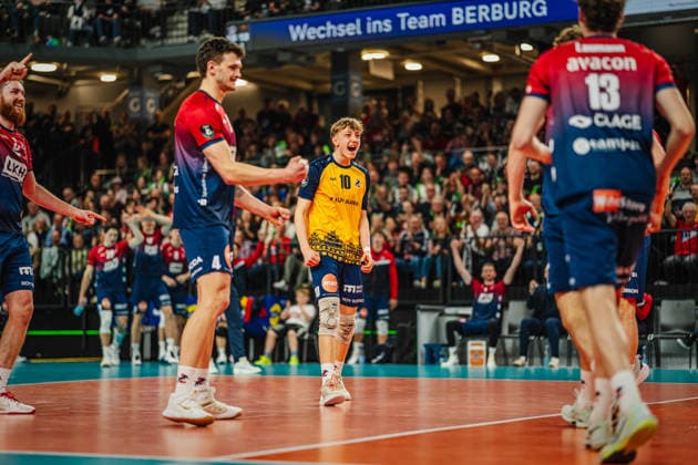 Volleyball Herren CEV Cup 2026 Halbfinale SVG Lüneburg vs. VC Greenyard MAASEIK 02.04.2026 Joris Backhaus ( 10 SVG Lüneburg) jubelt
