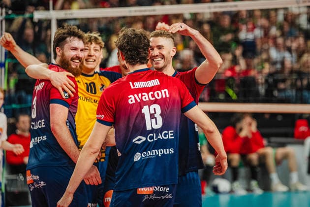 Volleyball Herren CEV Cup 2026 Halbfinale SVG Lüneburg vs. VC Greenyard MAASEIK 02.04.2026 Die Mannschaft der SVG Lüneburg jubelt