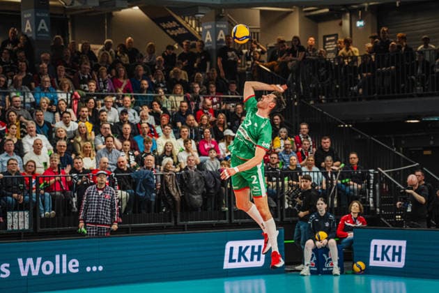 Volleyball Herren CEV Cup 2026 Halbfinale SVG Lüneburg vs. VC Greenyard MAASEIK 02.04.2026 Sam Fafchamps ( 2 Greenyard Maaseik) beim Aufschlag
