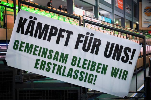 02.04.2026, xovx, Handball Daikin Handball Bundesliga, HSG Wetzlar - TVB Stuttgart Spruchband der Fans der HSG Wetzlar an die Mannschaft vor dem Spiel gegen den TVB Stuttgart Wetzlar Buderus-Arena Hessen Deutschland (DE)