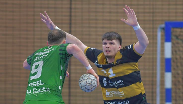 2.4.2026, Dresdens Ediz Aktas und Ludwigshafens Marc-Robin Eisel, Handball, 2. Bundesliga, HC Elbflorenz Dresden -Eulen Ludwigshafen 32:27, (c) Dresden