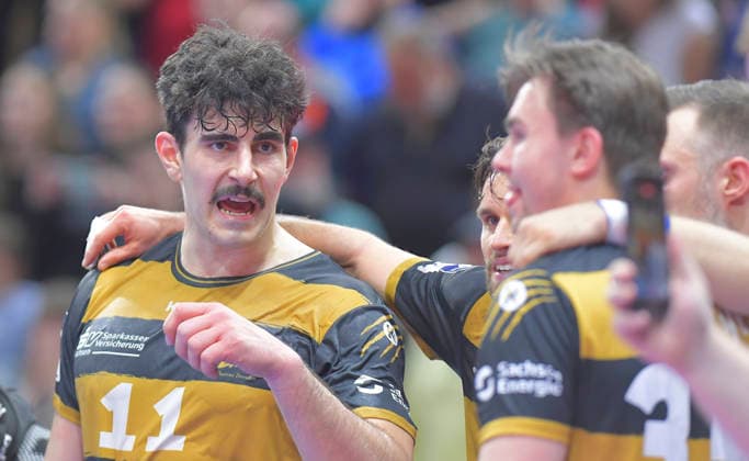 2.4.2026, Dresdens Doruk Pehlivan nach dem Sieg, Handball, 2. Bundesliga, HC Elbflorenz Dresden -Eulen Ludwigshafen 32:27, (c) Dresden