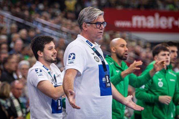 02.04.2026, xovx, Handball Daikin Handball Bundesliga, HSG Wetzlar - TVB Stuttgart Trainer Runar Sigtryggsson (HSG Wetzlar) erzürnt über die Schiedsrichterentscheidungen. Wetzlar Buderus-Arena Hessen Deutschland (DE)
