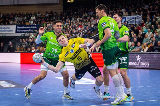 02.04.2026, xovx, Handball Daikin Handball Bundesliga, HSG Wetzlar - TVB Stuttgart v.l. Ahmet Nafea (HSG Wetzlar), Simone Mengon (TVB Stuttgart), Jona Schoch (HSG Wetzlar), Josip Simic (HSG Wetzlar) Wetzlar Buderus-Arena Hessen Deutschland (DE)