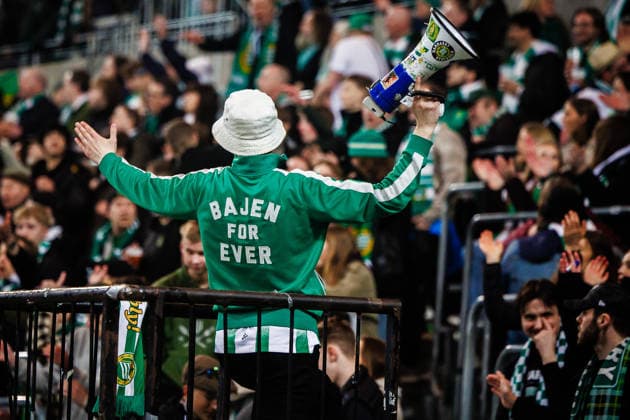 260402 Supporters of Hammarby during the UEFA Women s Europa Cup semifinal between Hammarby and Sparta Prague on April 2, 2026 in Stockholm. Photo: Kenta Jönsson BILDBYRAN COP 210 KJ0331 fotboll football soccer fotball europa cup hammarby sparta prague uefa womens europa cup semifinal dam bbeng publik genre Copyright: KENTAxJÖNSSON BB260402KJ092