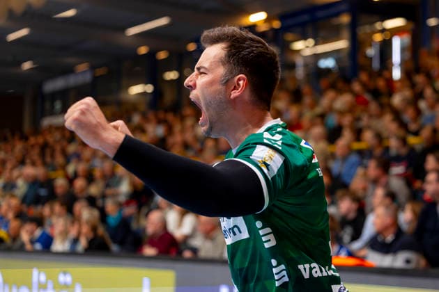 Kristian van der Merwe (Nr. 1, HSG Nordhorn-Lingen) freut sich jubelt. VfL Luebeck-Schwartau vs. HSG Nordhorn-Lingen, Handball, 2. Bundesliga, 02.04.26 Luebeck Schleswig-Holstein Germany Copyright: xAgentur54GradÂ°x xFelixxKoenigx